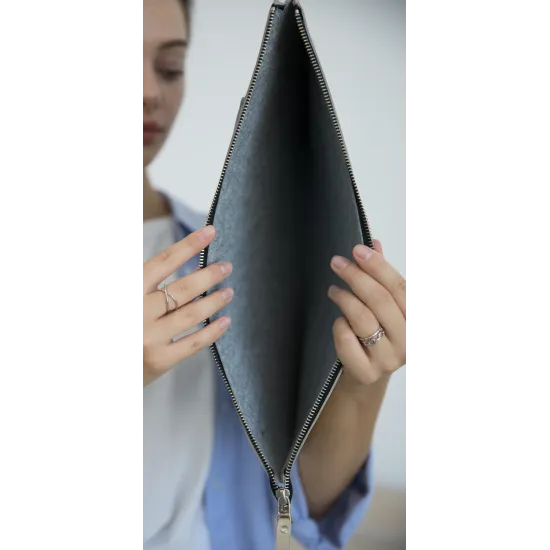 Чохол LC-02 для ноутбука Macbook Pro 16', в поєднання кольорів блакитний та бежевий капрі з підкладкою із сірого фетру всередині